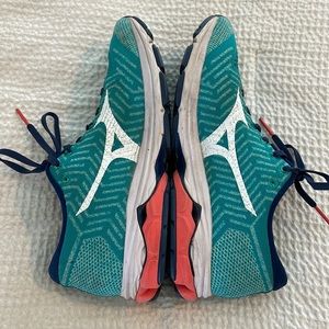 Mizuno, turquoise running shoes, size 9, gently used.